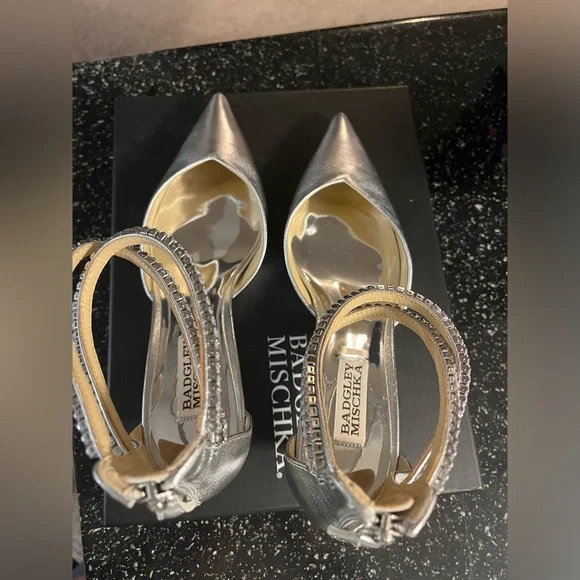 178$$ NIB 7.5 BADGLEY MISCHKA COLLECTION LILIBETH KITTEN HEEL ANKLE STRAP PUMP - Picture 11 of 14